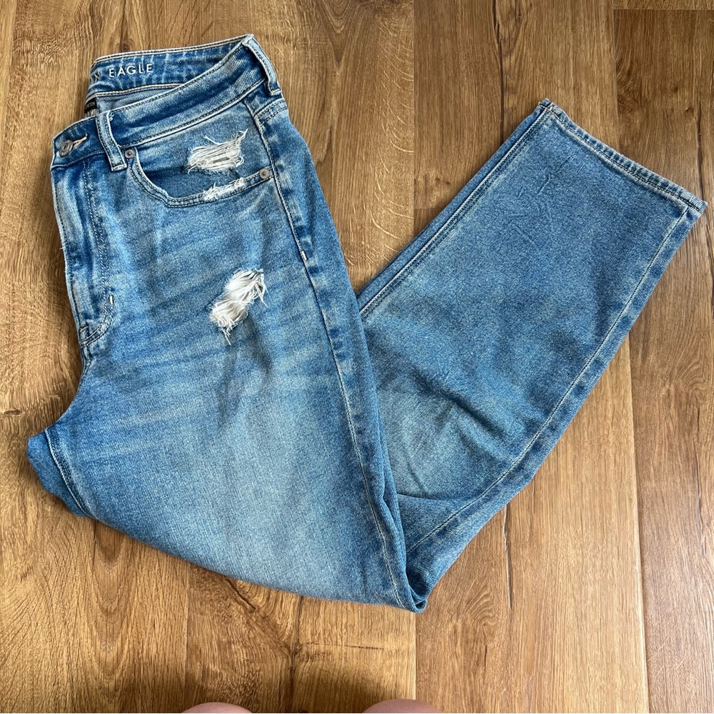 American Eagle women’s distressed mom Jean